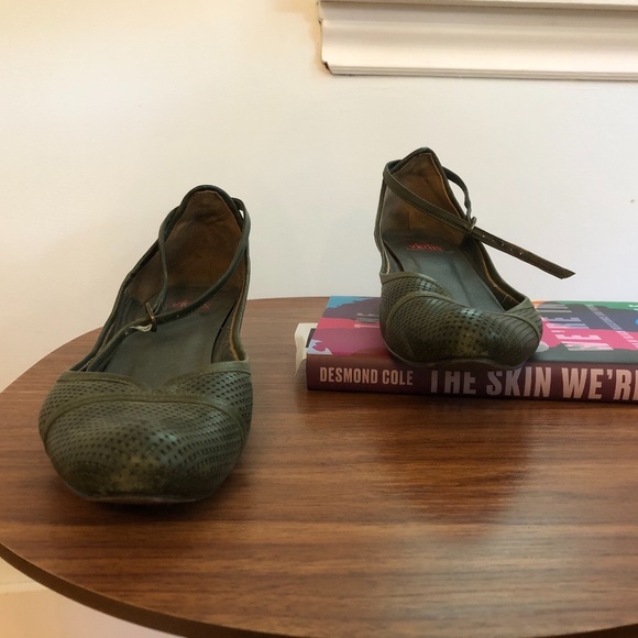 Vialis (Spain) Ankle Strap Heels 37 - Picture 3 of 5